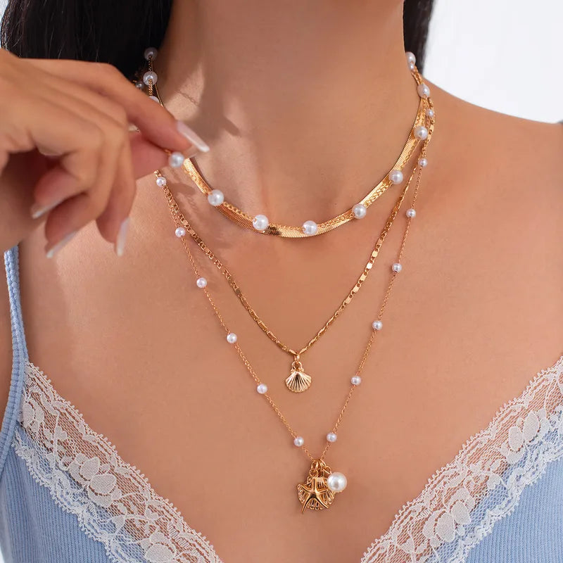 Collar en capas dorado con perlas.jpg