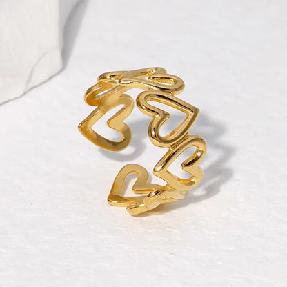 Anillo abierto con forma de corazón y acabado en oro 18k – Elegancia romántica - Madoma & Co.