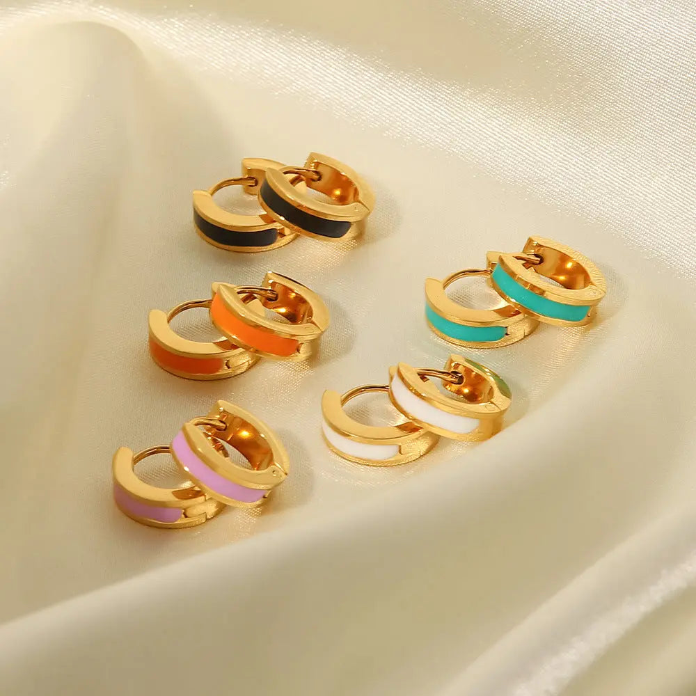 Preciosos pendientes de acero con esmalte de colores, chapados en oro de 18k. - Madoma & Co.