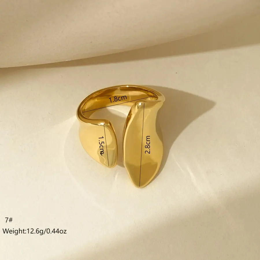 Anillo Geométrico de Oro de 14K: Elegancia Minimalista - Madoma & Co.