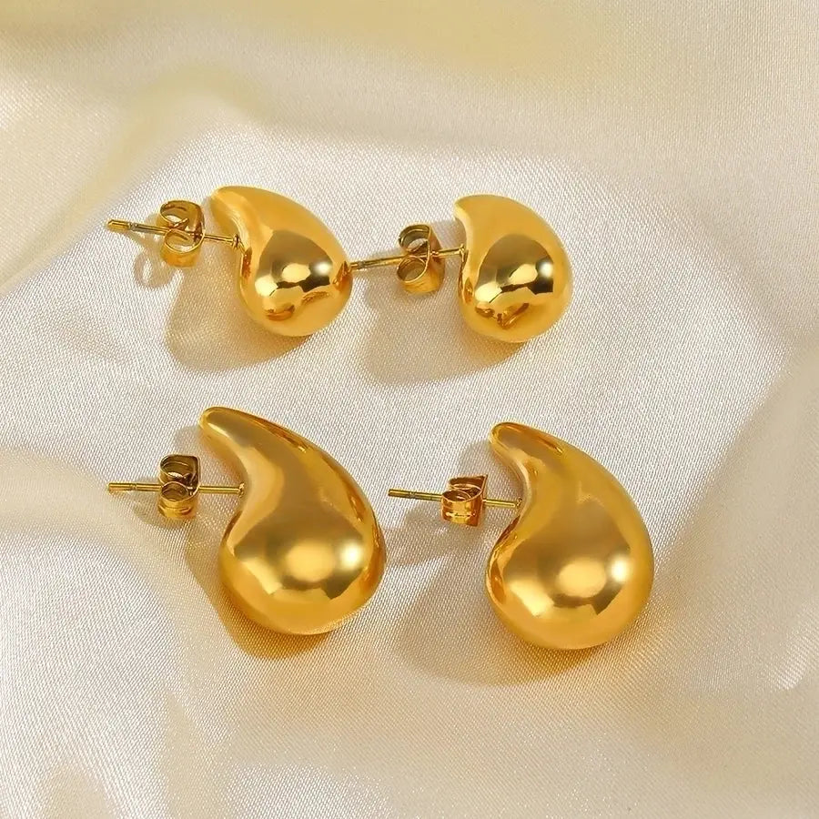 Pendientes de gota en acero inoxidable y bañados en oro, sencillez y elegancia. - Madoma & Co.