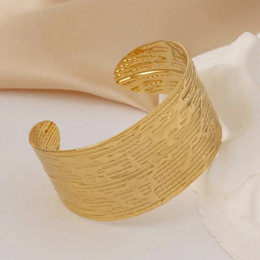 Brazaletes elegantes para eventos, acabados en oro 18k - Madoma & Co.