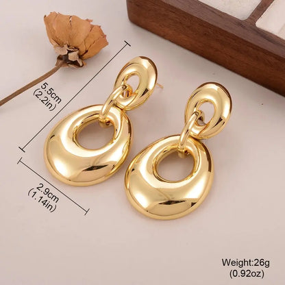 Pendientes de corazón y lazo acabado en oro de 18K, con incrustación de circonio, un diseño romántico y elegante. - Madoma & Co.