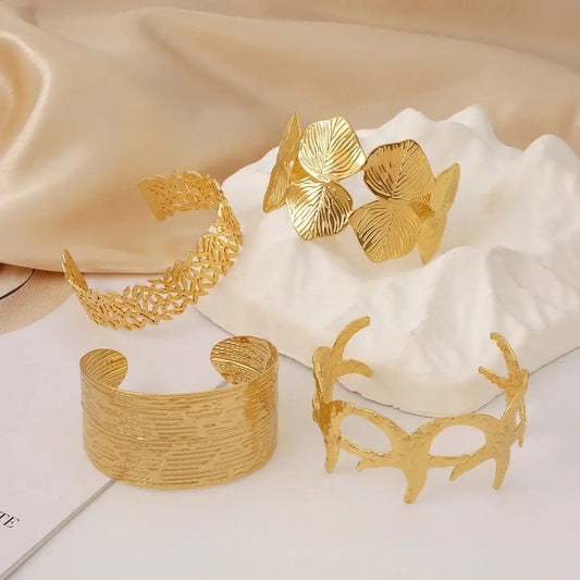 Brazaletes elegantes para eventos, acabados en oro 18k - Madoma & Co.