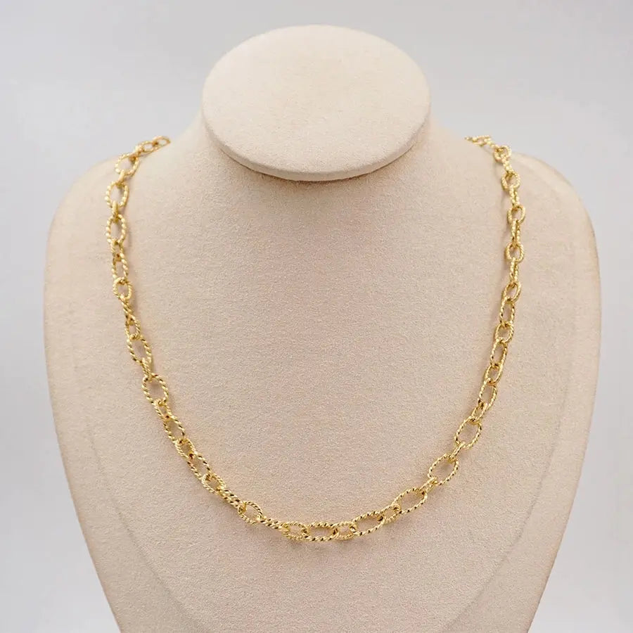 Collar geométrico de argollas, estilo moderno acabado en oro 18k - Madoma & Co.