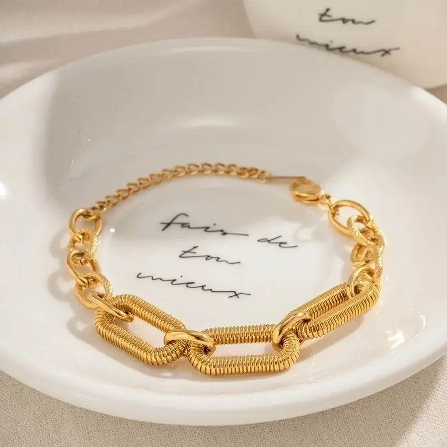 Pulsera de eslabones, acabado oro 18k, un toque de sofisticación a tus looks - Madoma & Co.